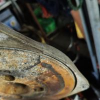 上海高溫，使用汽油泵澆水注意水管保護(hù)，避免水泵故障